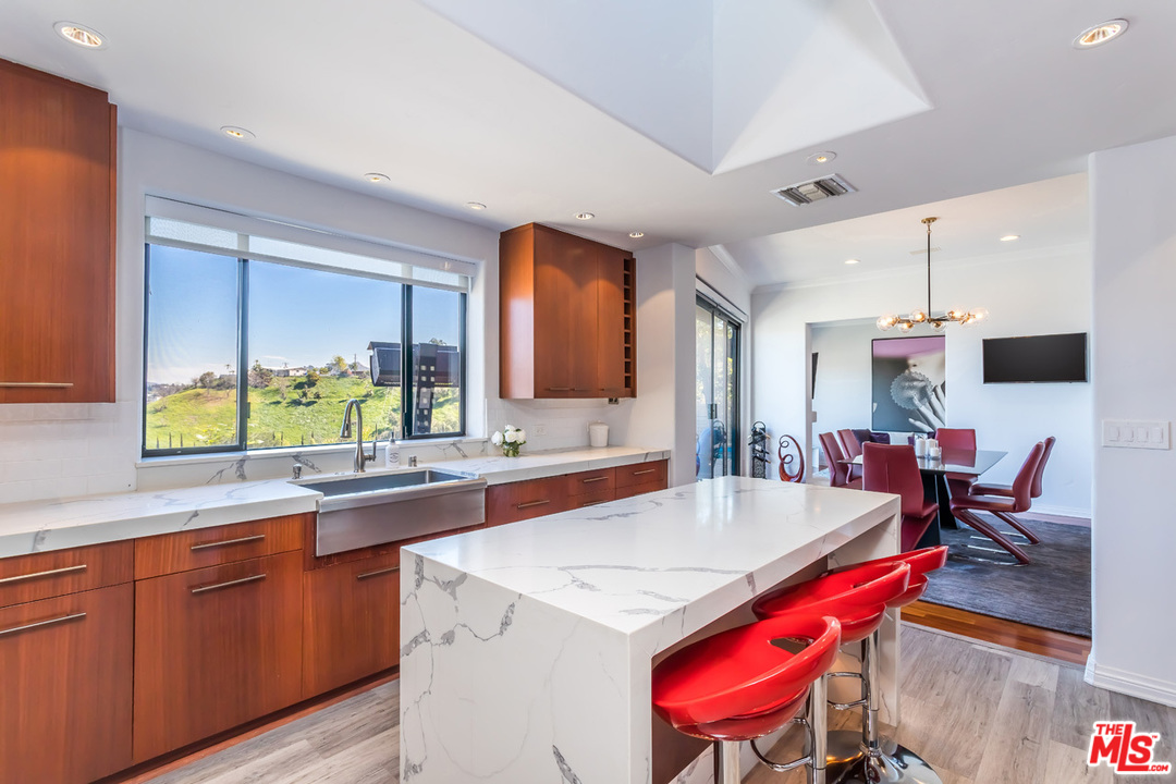 4142 Vanetta Drive Studio City, CA 91604 - Photo 8 of 43