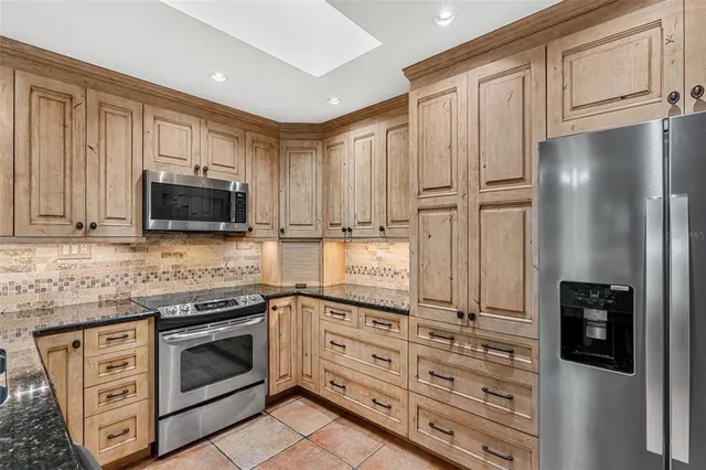 a view of an empty room with a ceiling fan