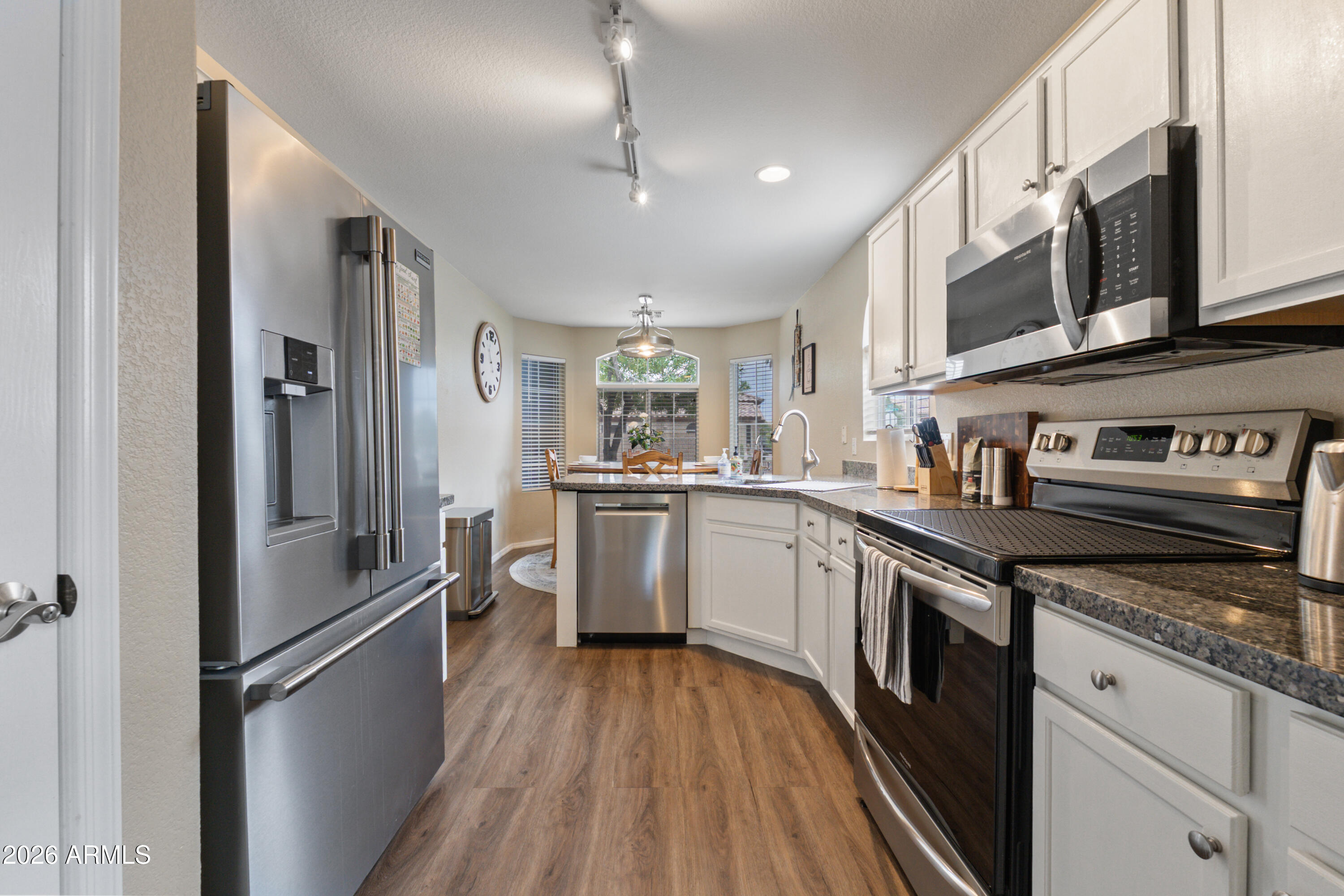 1291 South Cardinal Street Gilbert, AZ 85296 - Photo 8 of 35