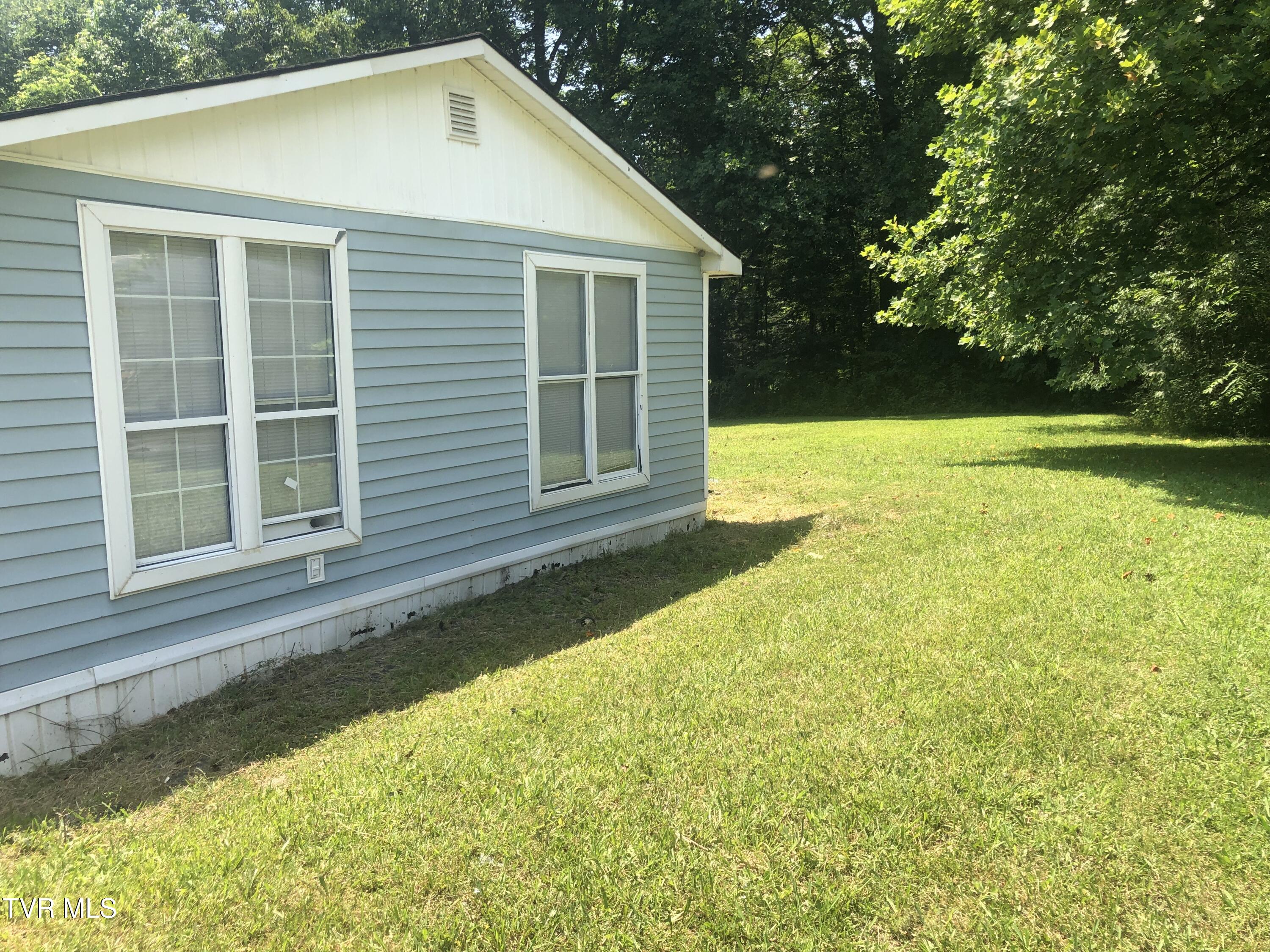 107 Love Blevins Lane Erwin, TN 37650 - Photo 2 of 27 IMG_0765