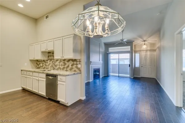 $1,575 | 2305 West Horizon Ridge Parkway, Unit 2023, Henderson, NV 89052