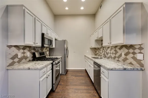$1,575 | 2305 West Horizon Ridge Parkway, Unit 2023, Henderson, NV 89052