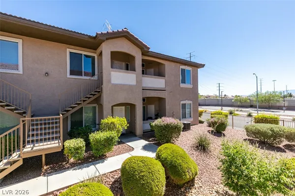 $1,575 | 2305 West Horizon Ridge Parkway, Unit 2023, Henderson, NV 89052