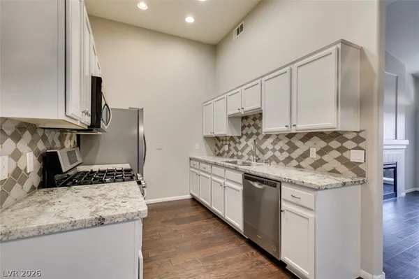 $1,575 | 2305 West Horizon Ridge Parkway, Unit 2023, Henderson, NV 89052