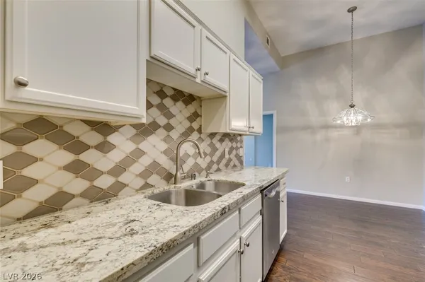 $1,575 | 2305 West Horizon Ridge Parkway, Unit 2023, Henderson, NV 89052