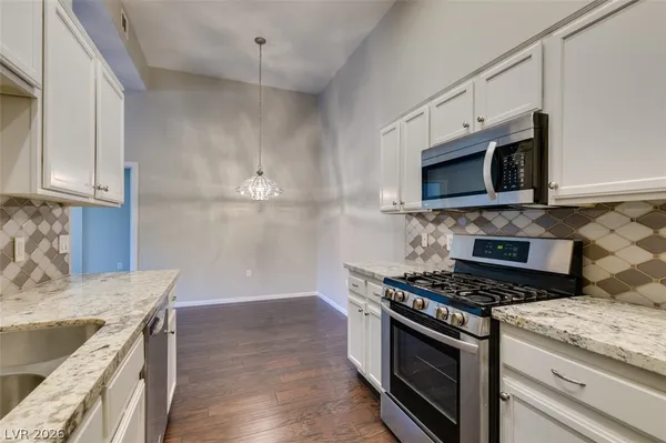$1,575 | 2305 West Horizon Ridge Parkway, Unit 2023, Henderson, NV 89052