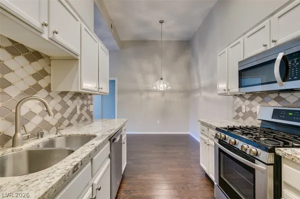 $1,575 | 2305 West Horizon Ridge Parkway, Unit 2023, Henderson, NV 89052