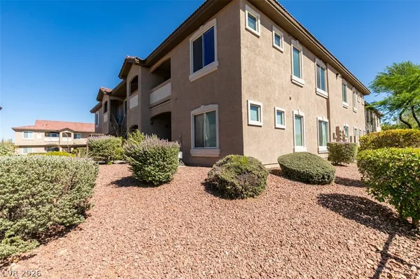 $1,575 | 2305 West Horizon Ridge Parkway, Unit 2023, Henderson, NV 89052