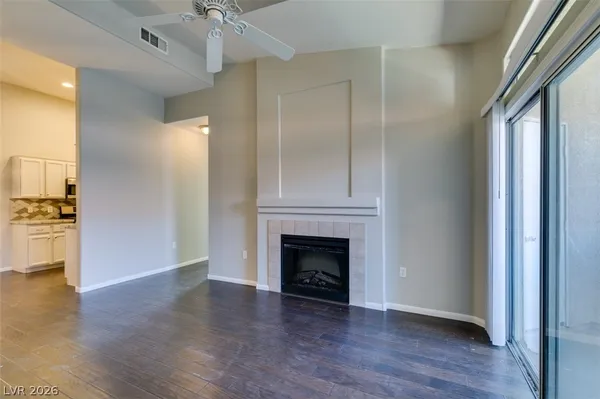 $1,575 | 2305 West Horizon Ridge Parkway, Unit 2023, Henderson, NV 89052