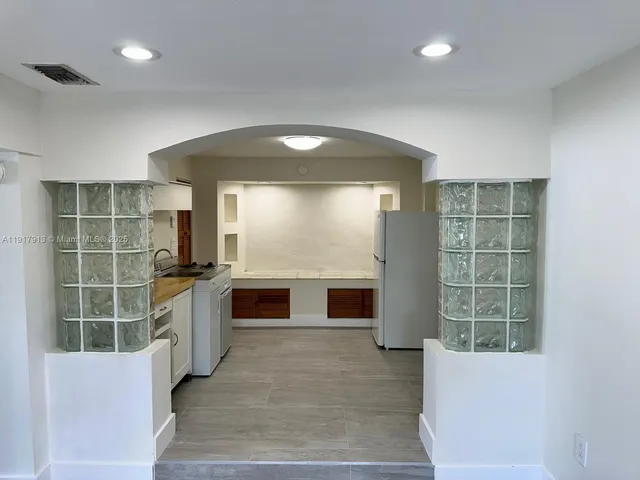 $1,900 | 161 Southwest 52nd Court, Unit 161, Miami, FL 33134