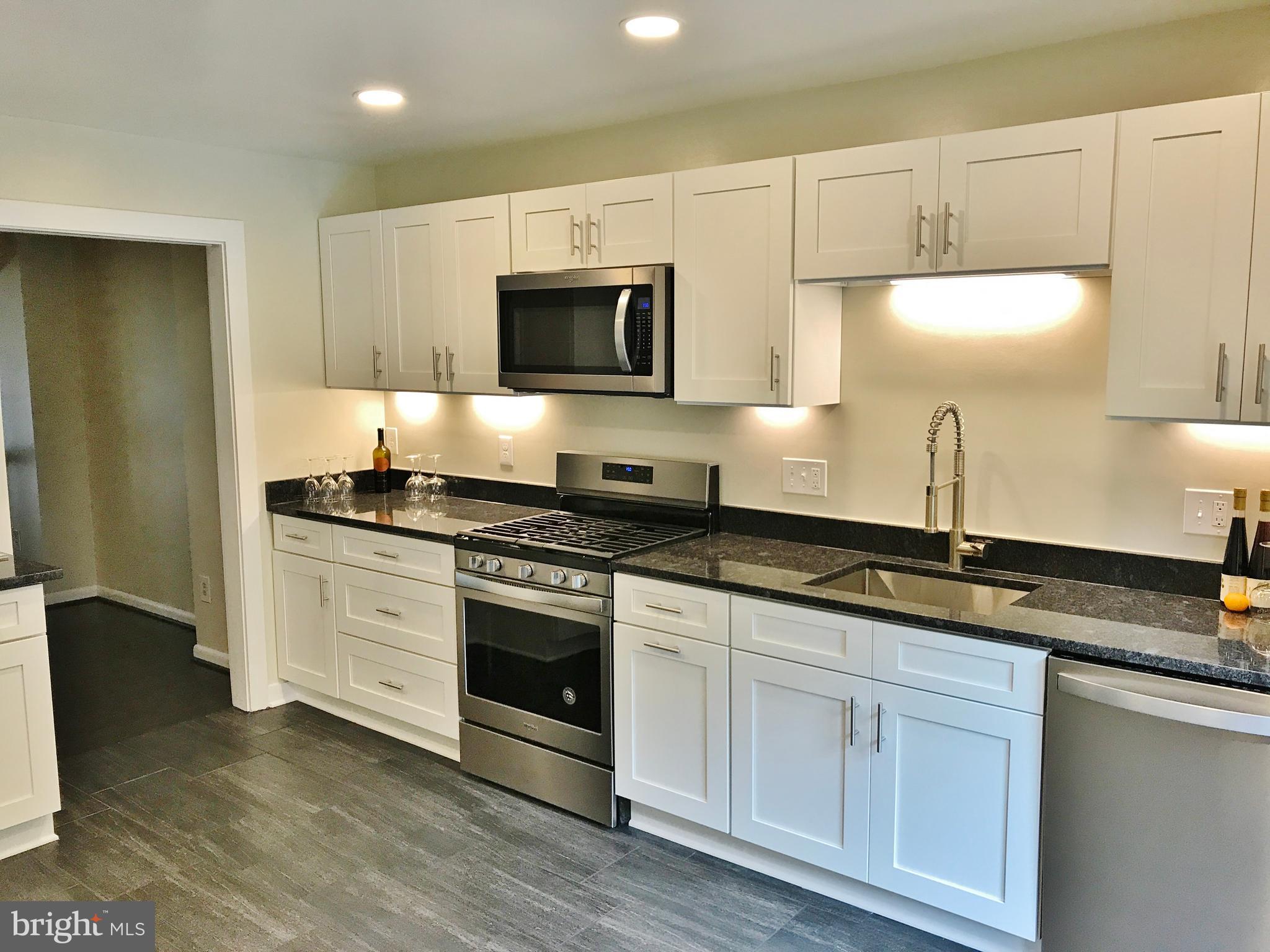 10944 Whiterim Drive Potomac, MD 20854 - Photo 6 of 46