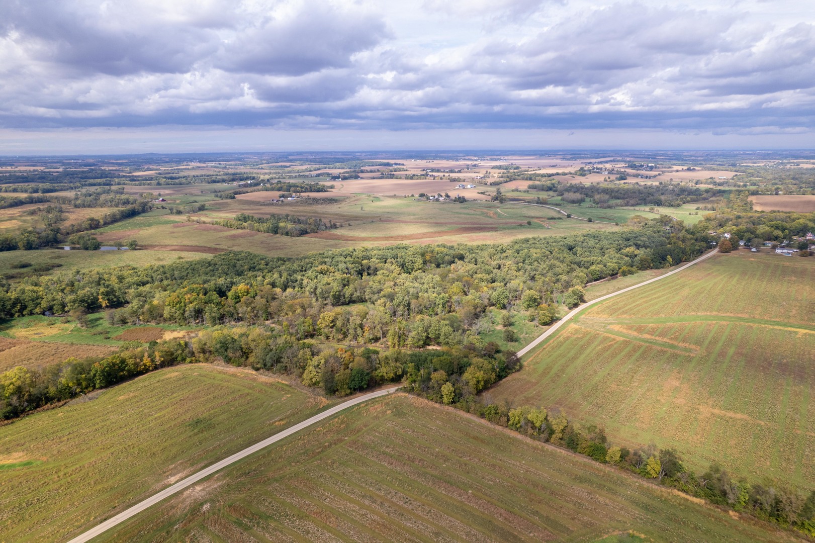 3537-3577 North Iris Hill Road Freeport, IL 61032 - Photo 1 of 60 a view of an ocean and mountain
