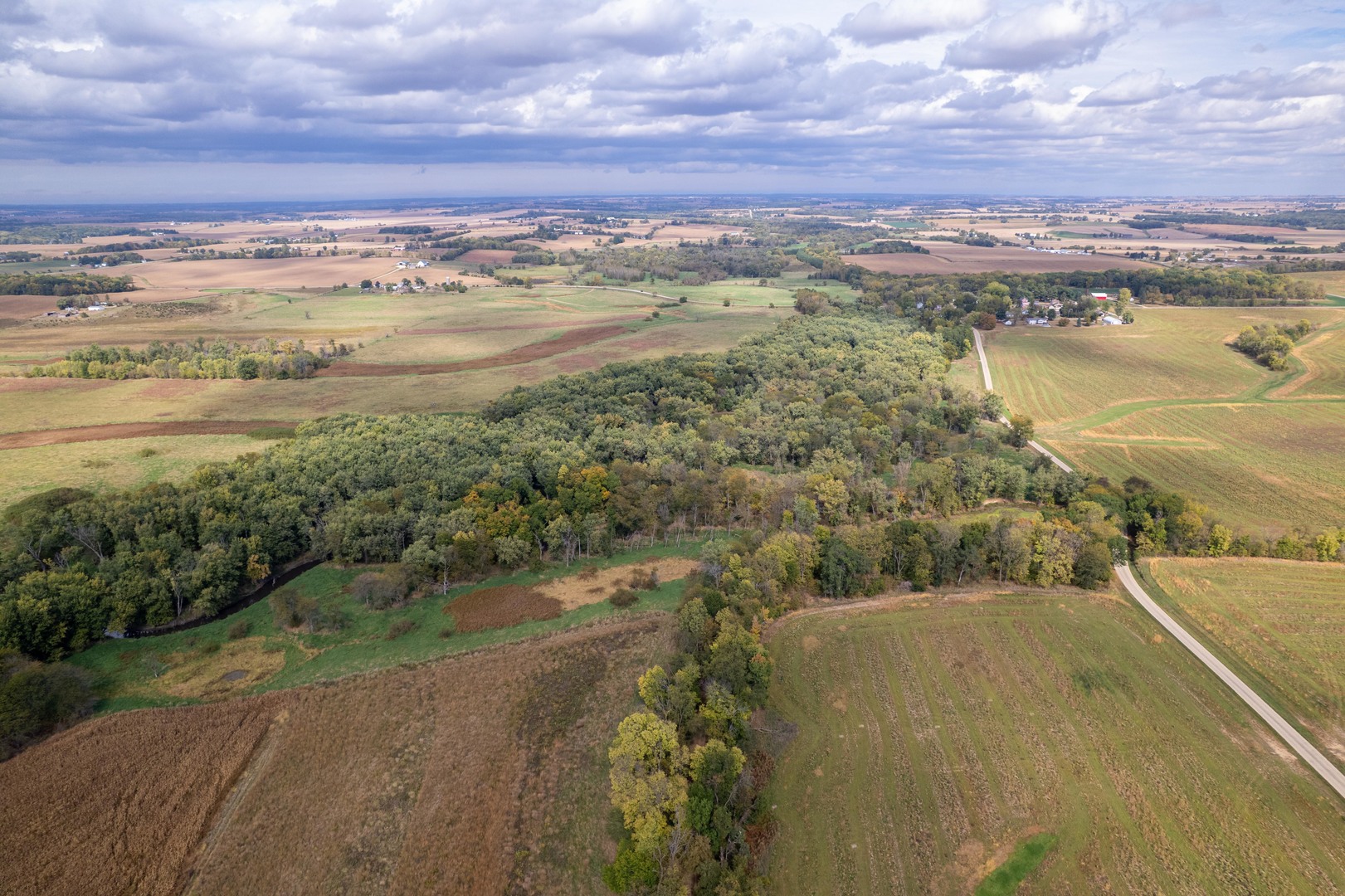 3537-3577 North Iris Hill Road Freeport, IL 61032 - Photo 2 of 60 a view of an ocean and a mountain