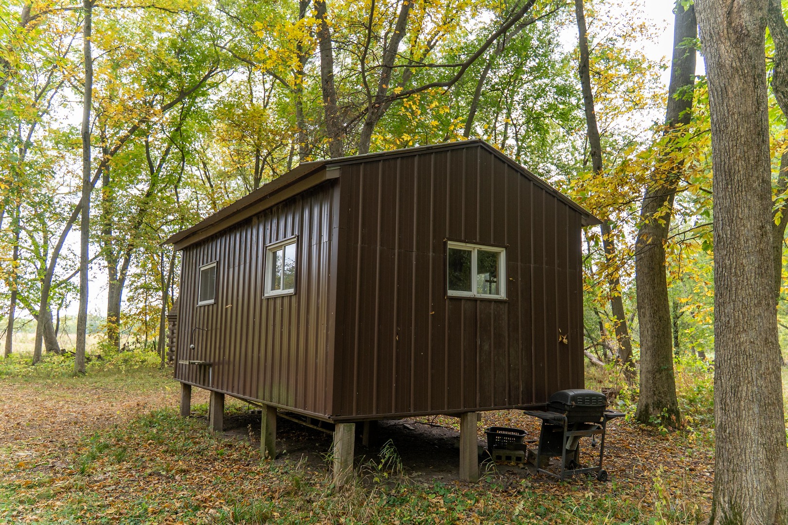 3537-3577 North Iris Hill Road Freeport, IL 61032 - Photo 40 of 60 a backyard of a house with table and chairs