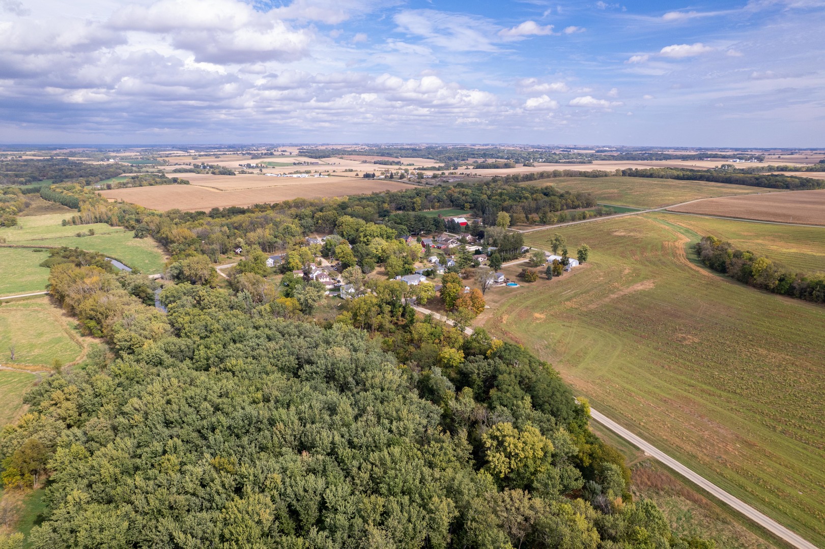 3537-3577 North Iris Hill Road Freeport, IL 61032 - Photo 5 of 60 a view of a city with an ocean