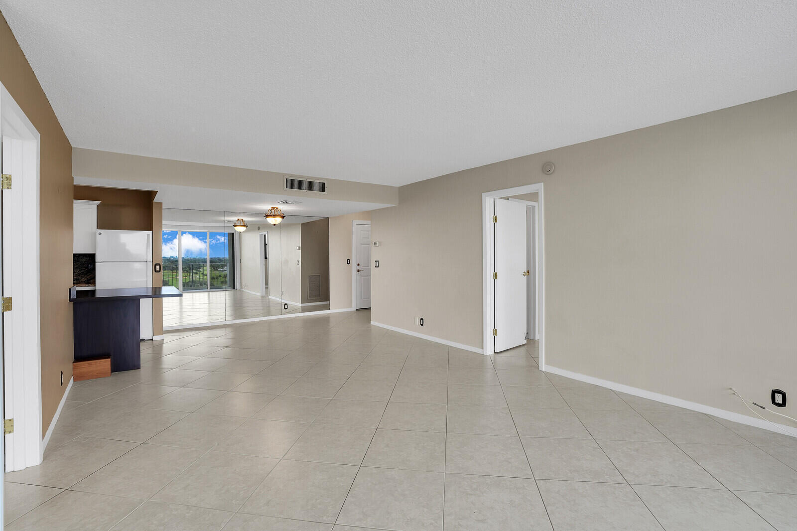 336 Golfview Road, Unit 1115 North Palm Beach, FL 33408 - Photo 10 of 40 Living