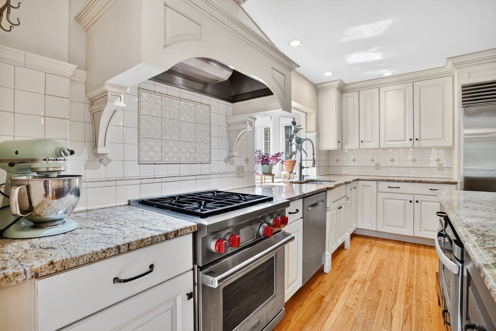 35 Shefford Street Springfield, MA 01107 - Photo 6 of 41 Gallery Image 6