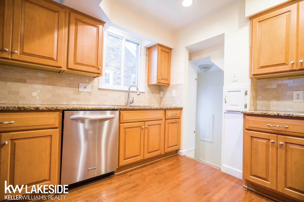 1833 Hampton Road Grosse Pointe, MI 48236 - Photo 15 of 45