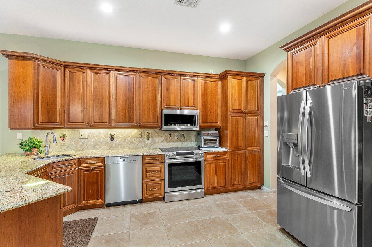 11082 Silver Ridge Street Wellington, FL 33449 - Photo 12 of 38 015-11082SilverRidgeStreet-Wellington-FL