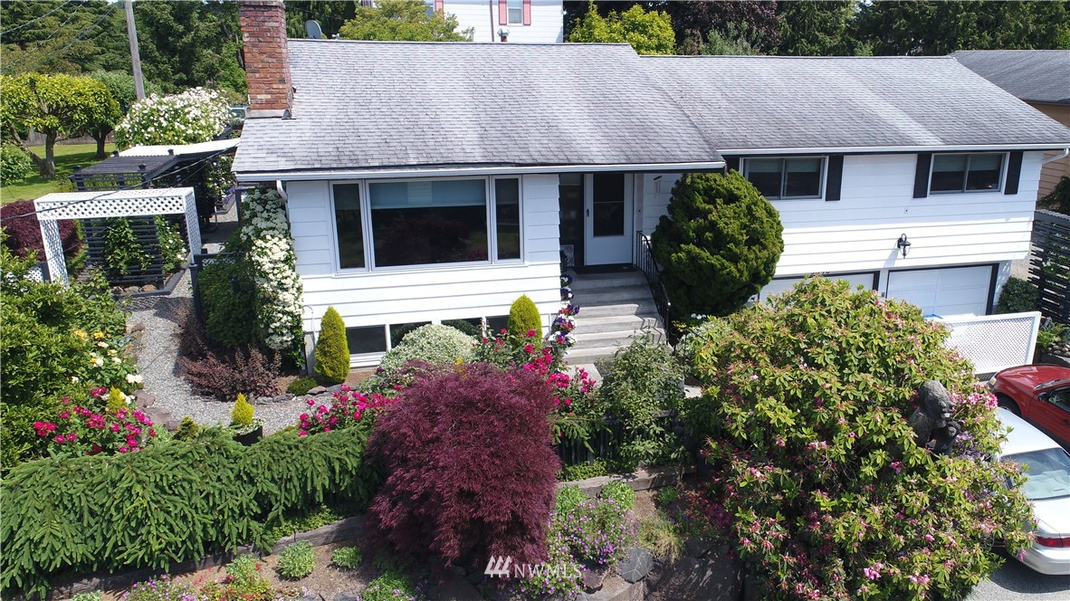 9040 Meridian Place North Seattle, WA 98103 - Photo 1 of 22 Gallery Image 1
