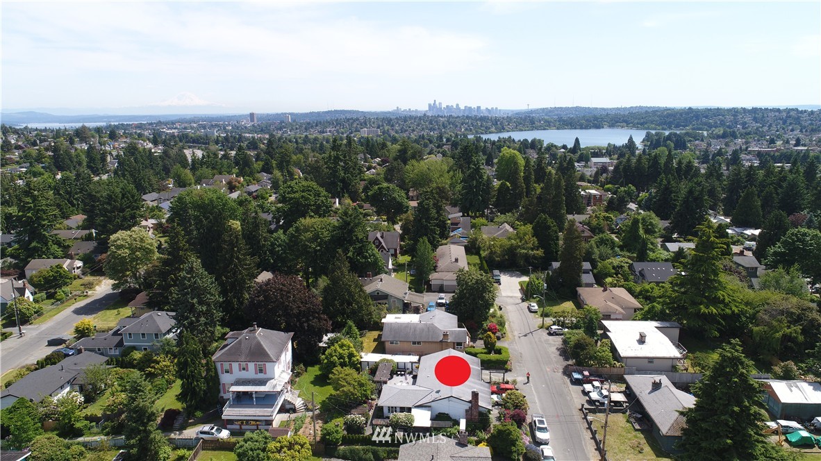 9040 Meridian Place North Seattle, WA 98103 - Photo 2 of 22 Gallery Image 2