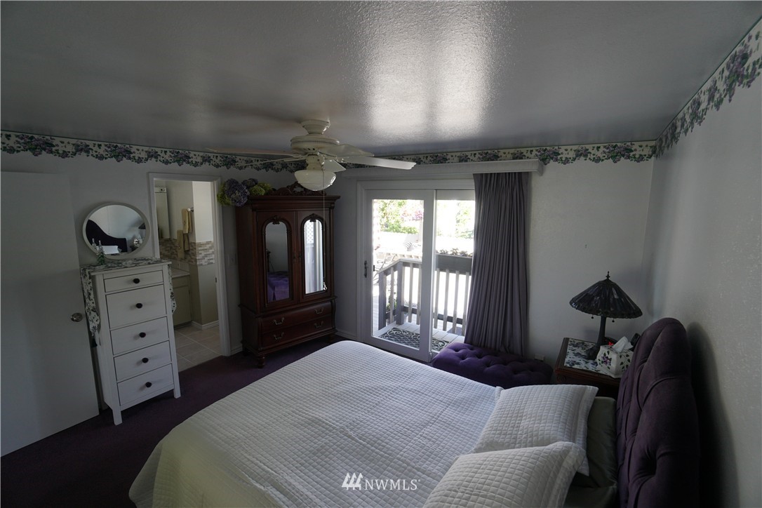 9040 Meridian Place North Seattle, WA 98103 - Photo 11 of 22 Gallery Image 11