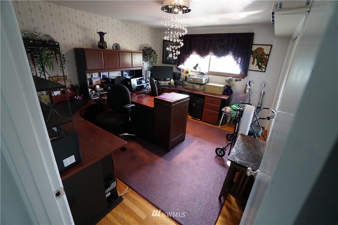 9040 Meridian Place North Seattle, WA 98103 - Photo 13 of 22 Gallery Image 13