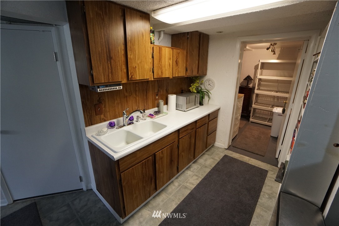 9040 Meridian Place North Seattle, WA 98103 - Photo 17 of 22 Gallery Image 17