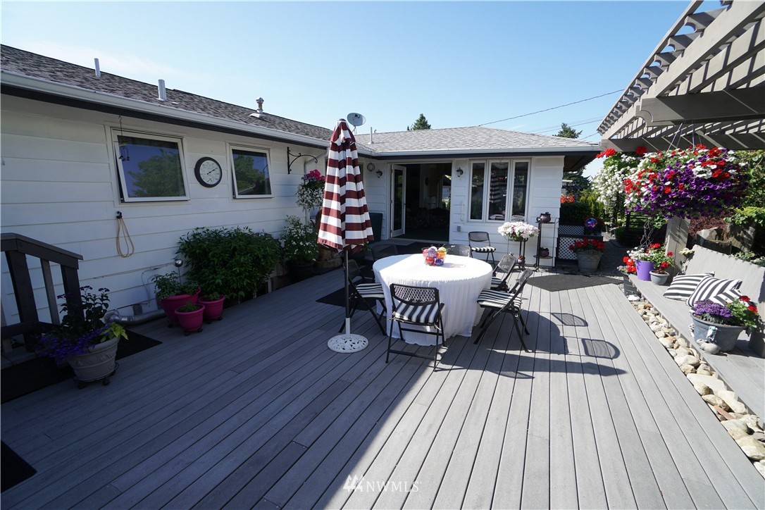 9040 Meridian Place North Seattle, WA 98103 - Photo 9 of 22 Gallery Image 9