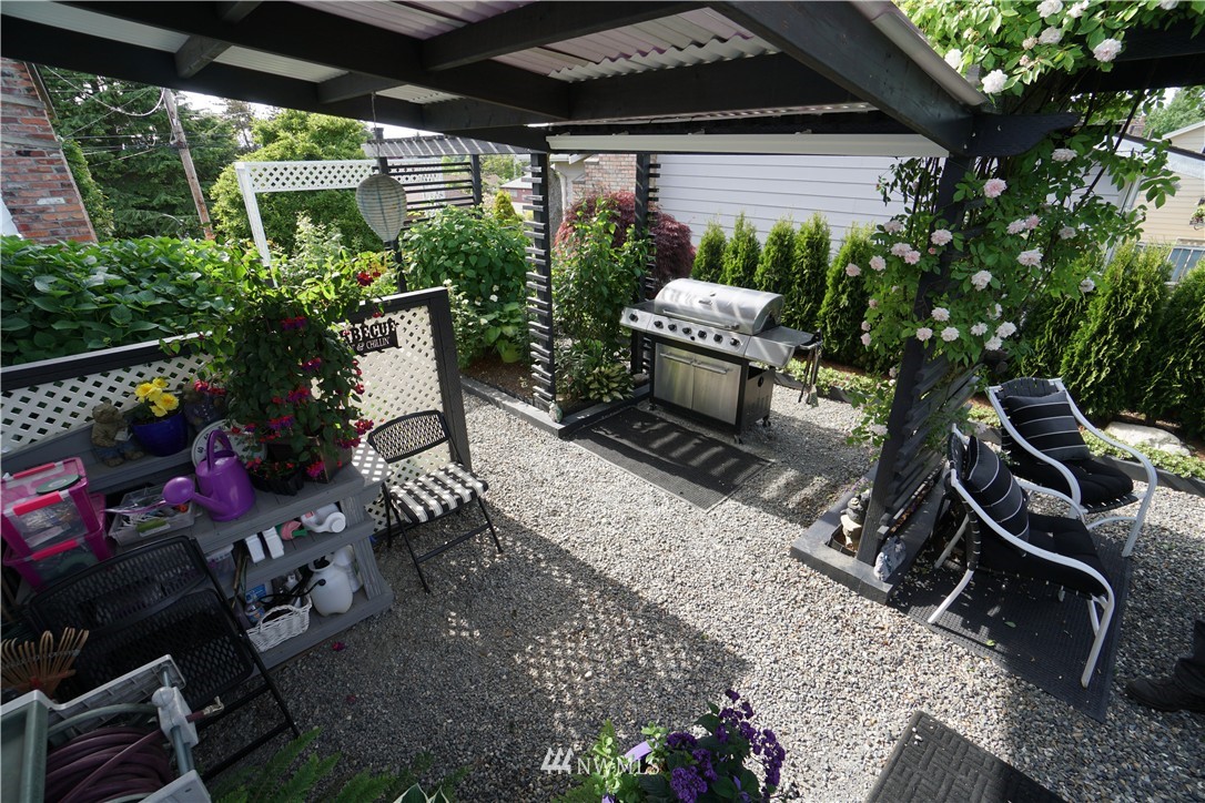 9040 Meridian Place North Seattle, WA 98103 - Photo 10 of 22 Gallery Image 10