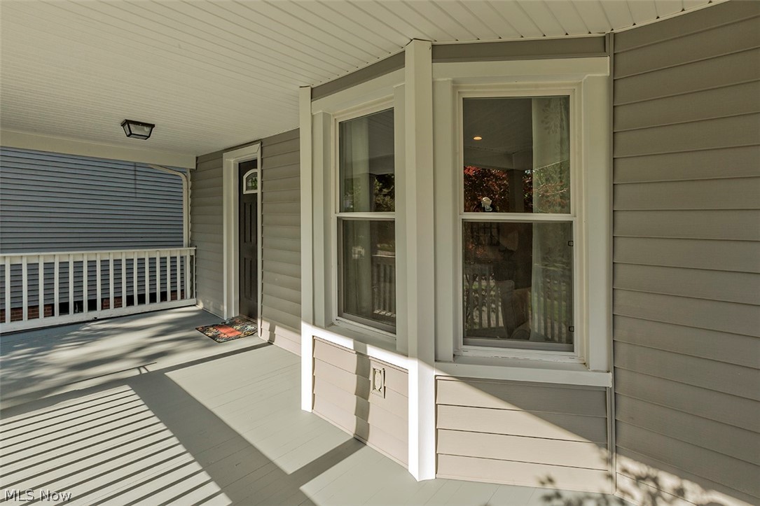 1360 Dill Road Cleveland, OH 44121 - Photo 2 of 31
