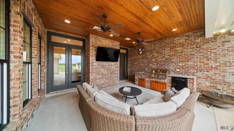 $619,000 | 2121 Silverstone Avenue, Port Allen, LA 70767