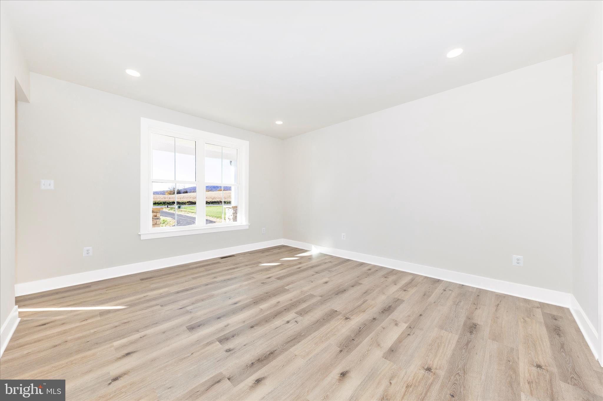 11705 Ashton Road Clear Spring, MD 21722 - Photo 8 of 55 Living Room