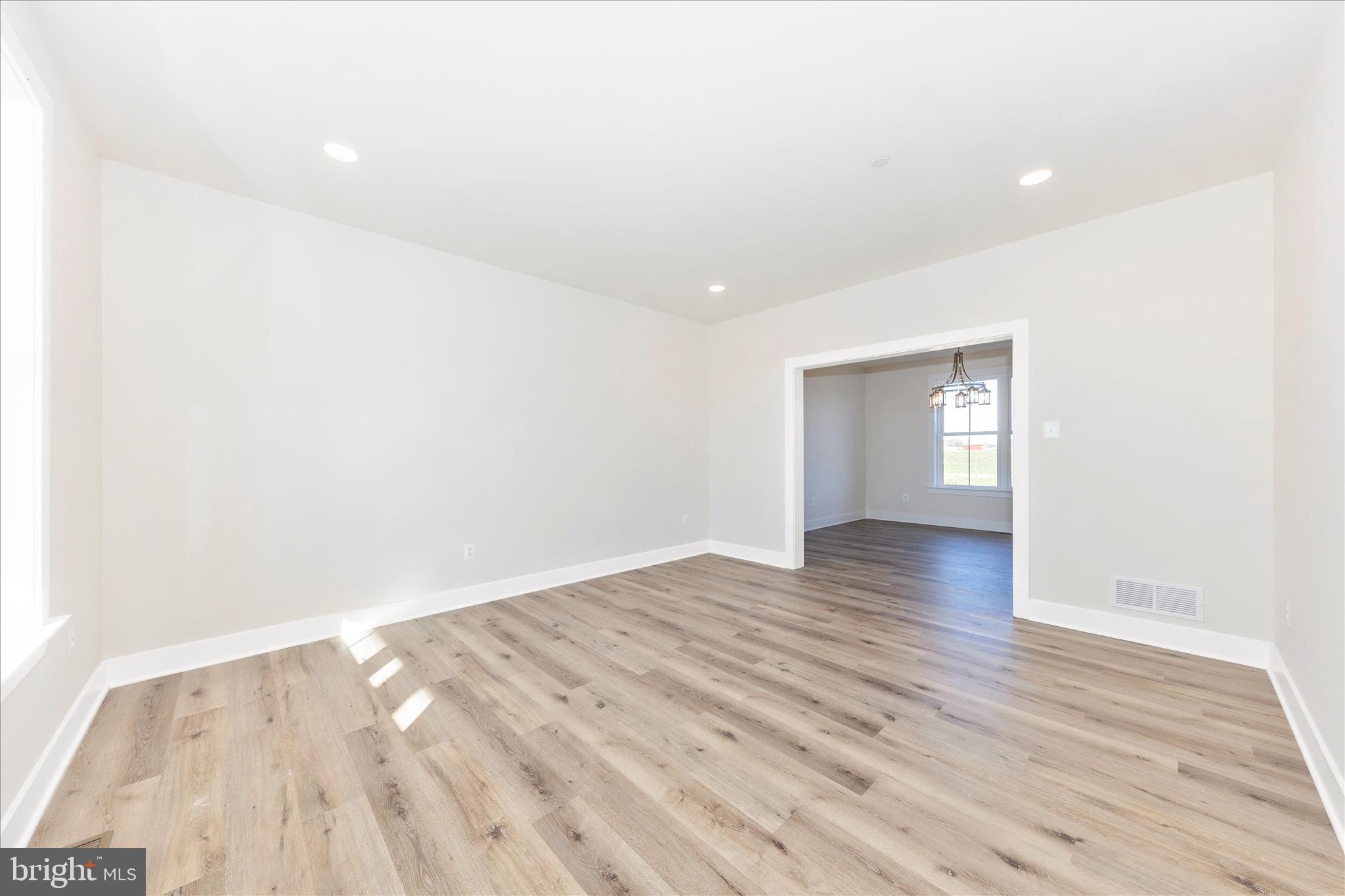 11705 Ashton Road Clear Spring, MD 21722 - Photo 9 of 55 Living Room