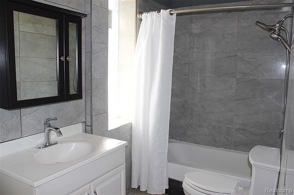 43267 Utica Road Sterling Heights, MI 48314 - Photo 17 of 19