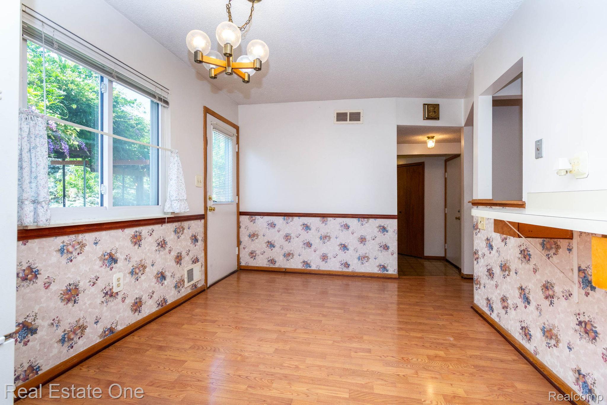 13912 Clinton River Road Sterling Heights, MI 48313 - Photo 11 of 43 interior (7).jpg