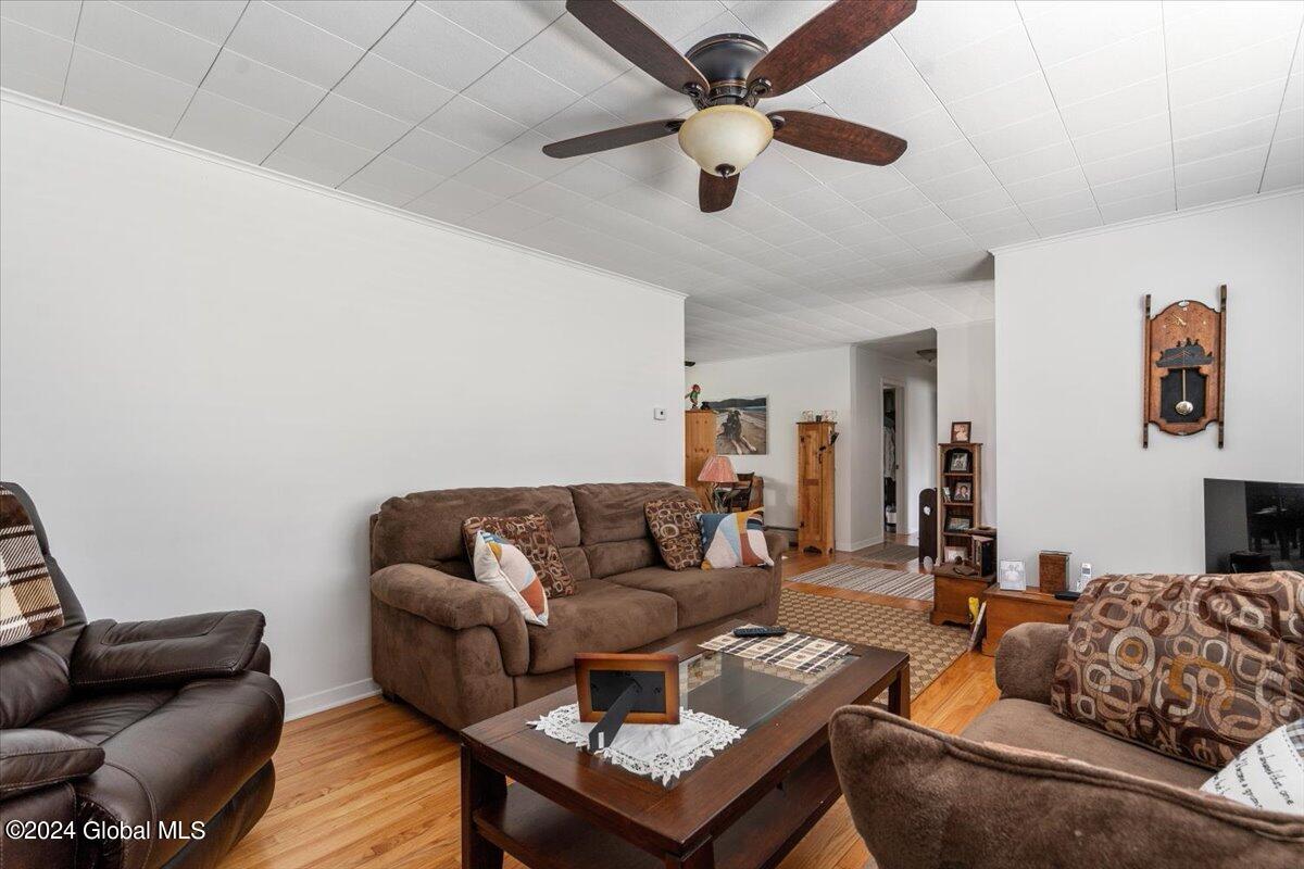 933 Riverview Road Rexford, NY 12148 - Photo 7 of 32 5