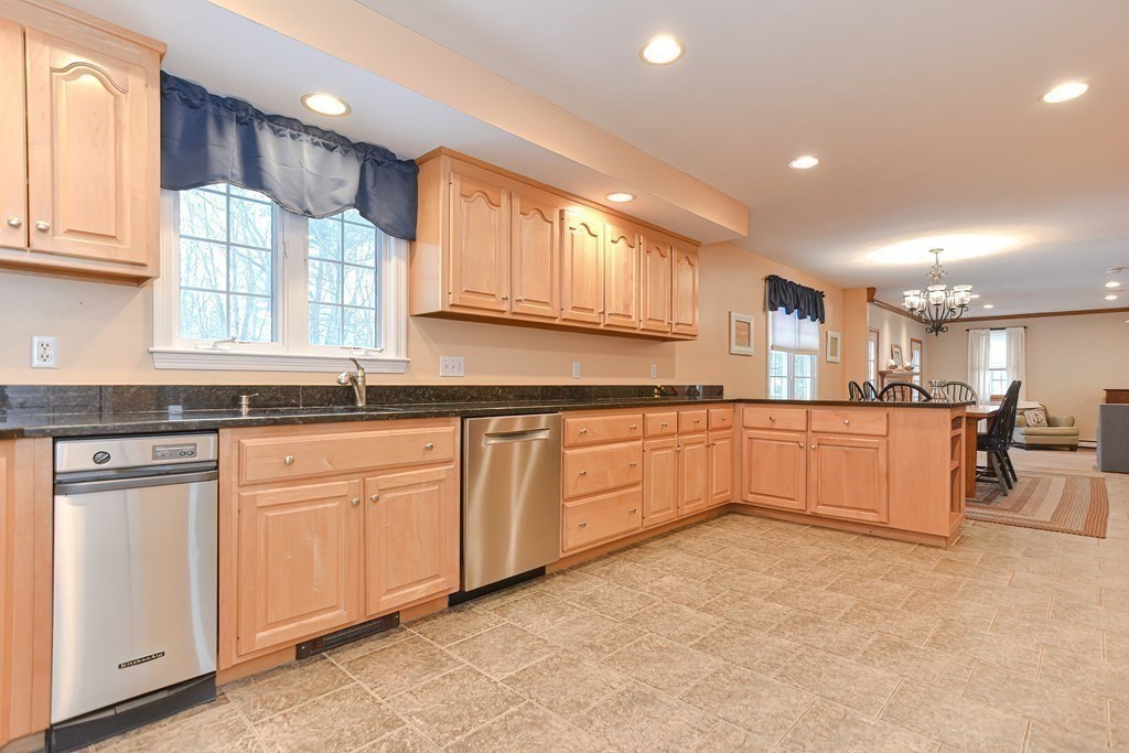 8 Leonard Road Mendon, MA 01756 - Photo 4 of 42 Gallery Image 4