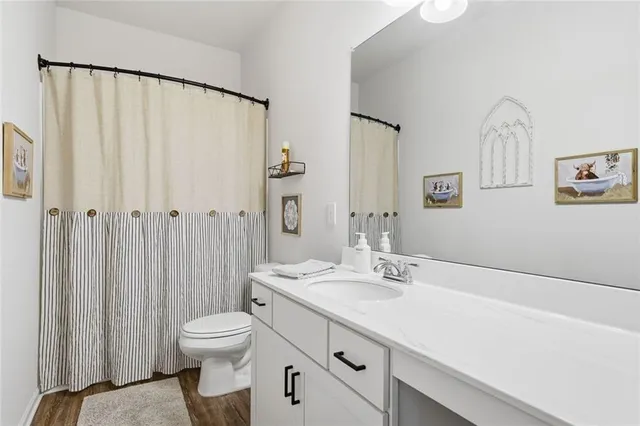 a view of house with backyard porch and furniture