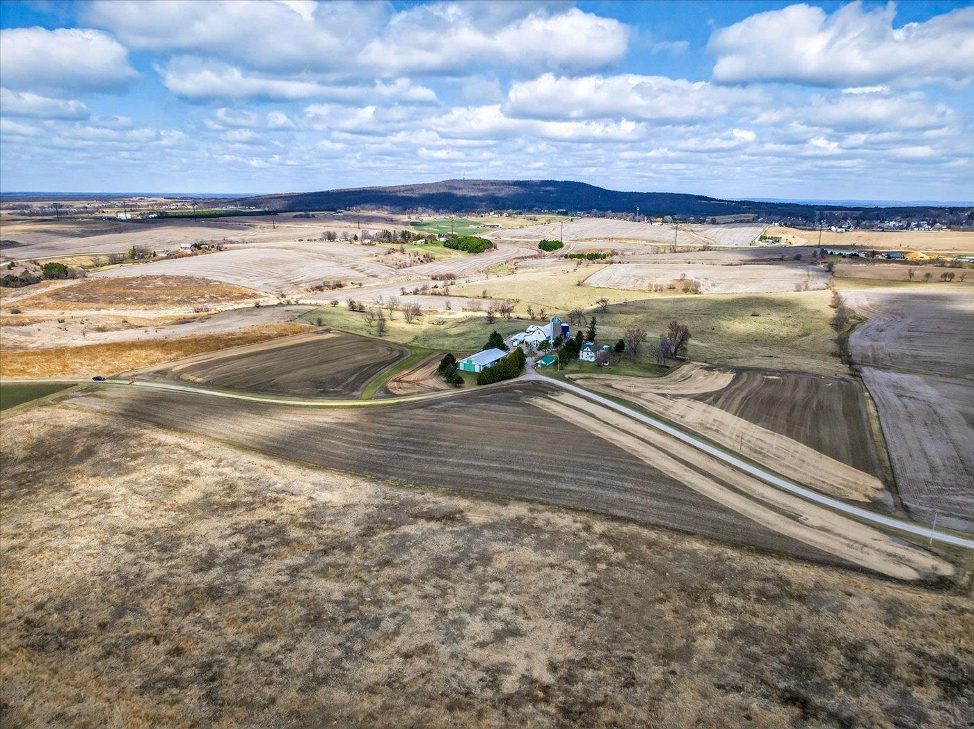 11040 Straubhaar Road Blue Mounds, WI 53517 - Photo 3 of 7