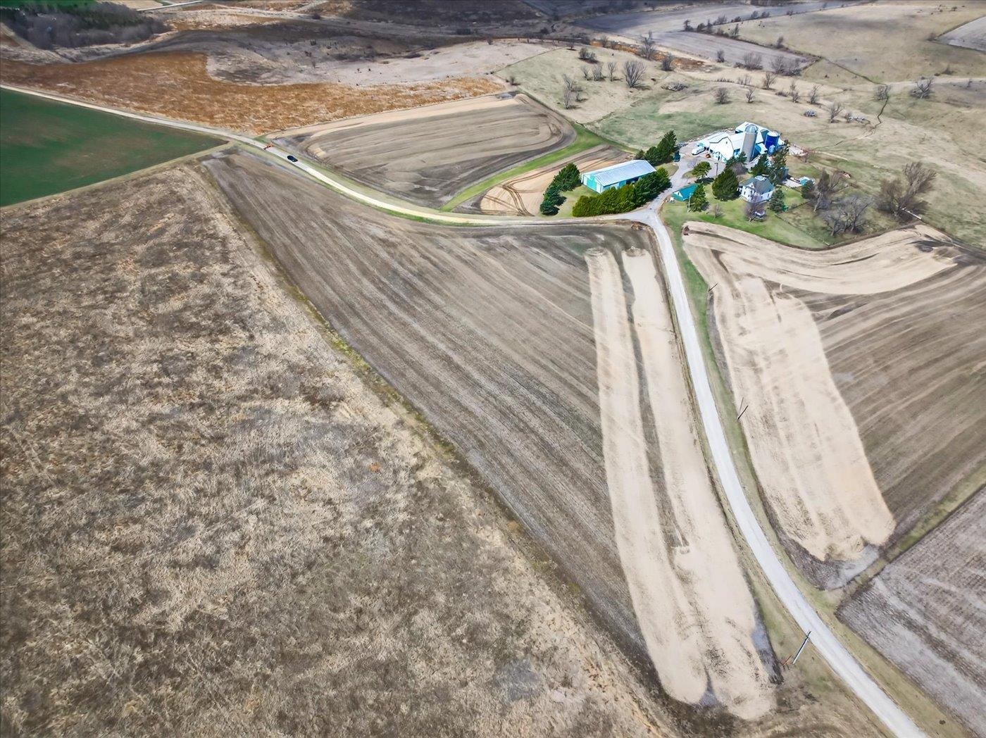 11040 Straubhaar Road Blue Mounds, WI 53517 - Photo 6 of 7