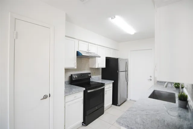 $1,900 | 6207 Grandvale Drive, Houston, TX 77072