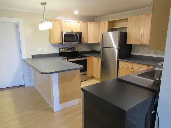 $1,950 | 72 Emerald Street, Unit 2, Gardner, MA 01440