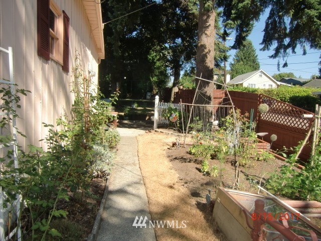 1824 Shattuck Avenue South Renton, WA 98055 - Photo 16 of 17 Gallery Image 16