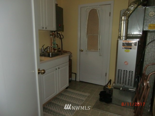 1824 Shattuck Avenue South Renton, WA 98055 - Photo 9 of 17 Gallery Image 9