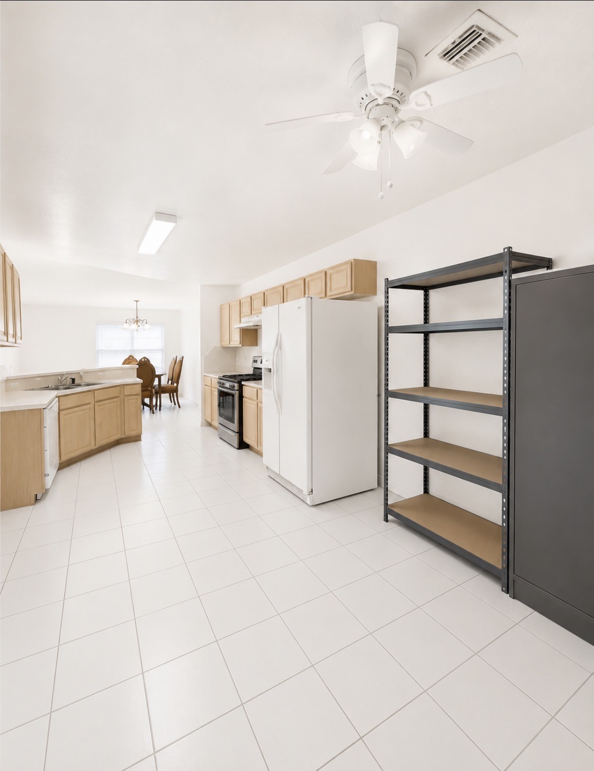 9422 Ledge Street Houston, TX 77075 - Photo 7 of 15 Kitchen with Breakfast nook