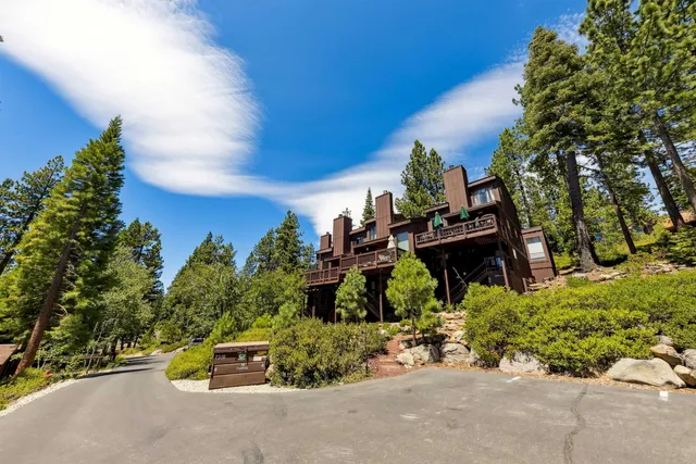 $995,000 | 125 Lassen Drive, Unit 4, Tahoe City, CA 96145
