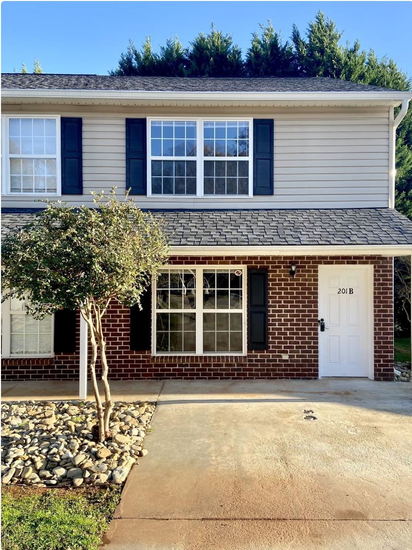 201 Springfield Circle Easley, SC 29642 - Photo 2 of 12 Gallery Image 2