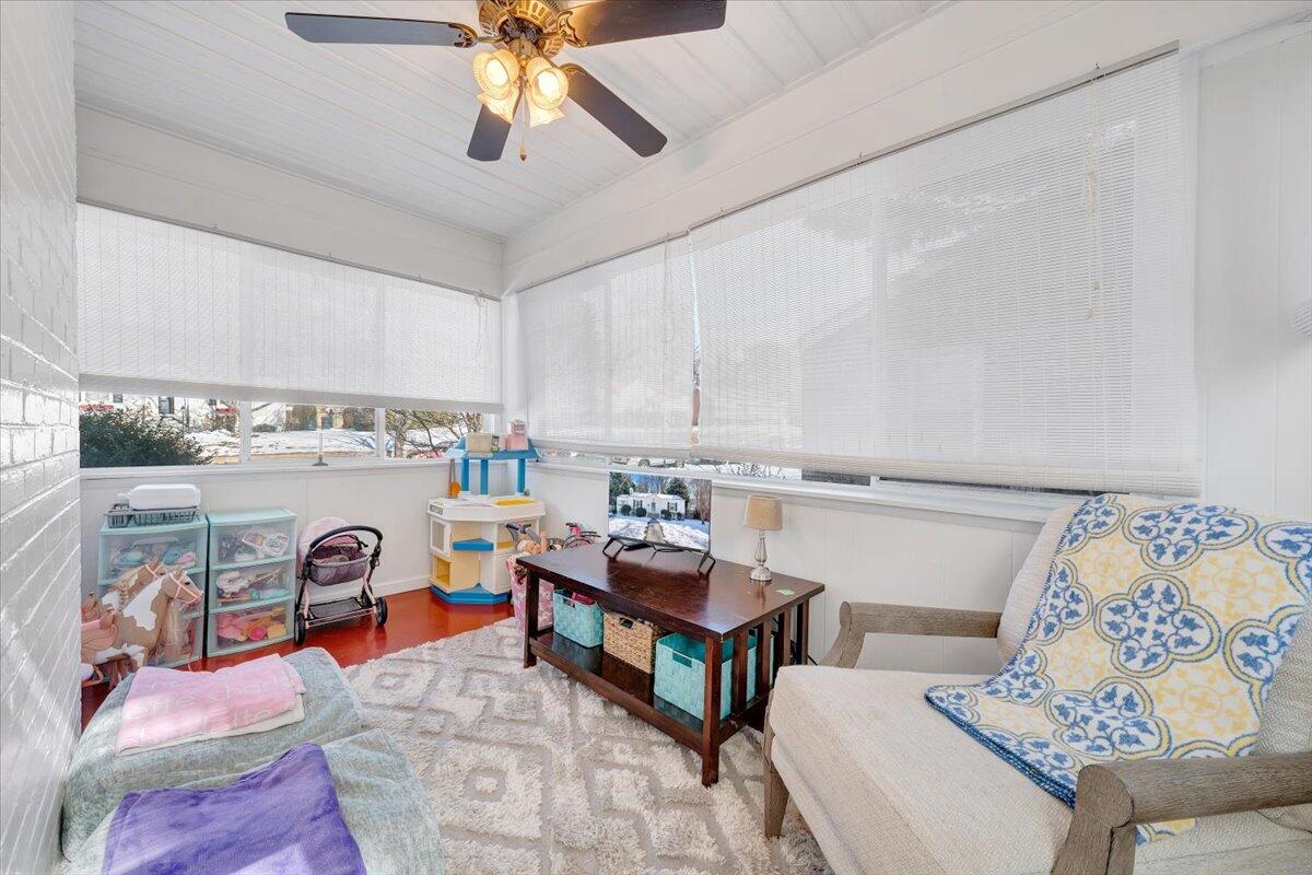 1868 Carlton Road Southwest Roanoke, VA 24015 - Photo 11 of 37 13-MIB08557