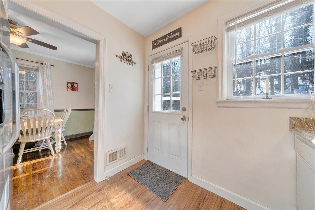 1868 Carlton Road Southwest Roanoke, VA 24015 - Photo 16 of 37 24-MIB08617